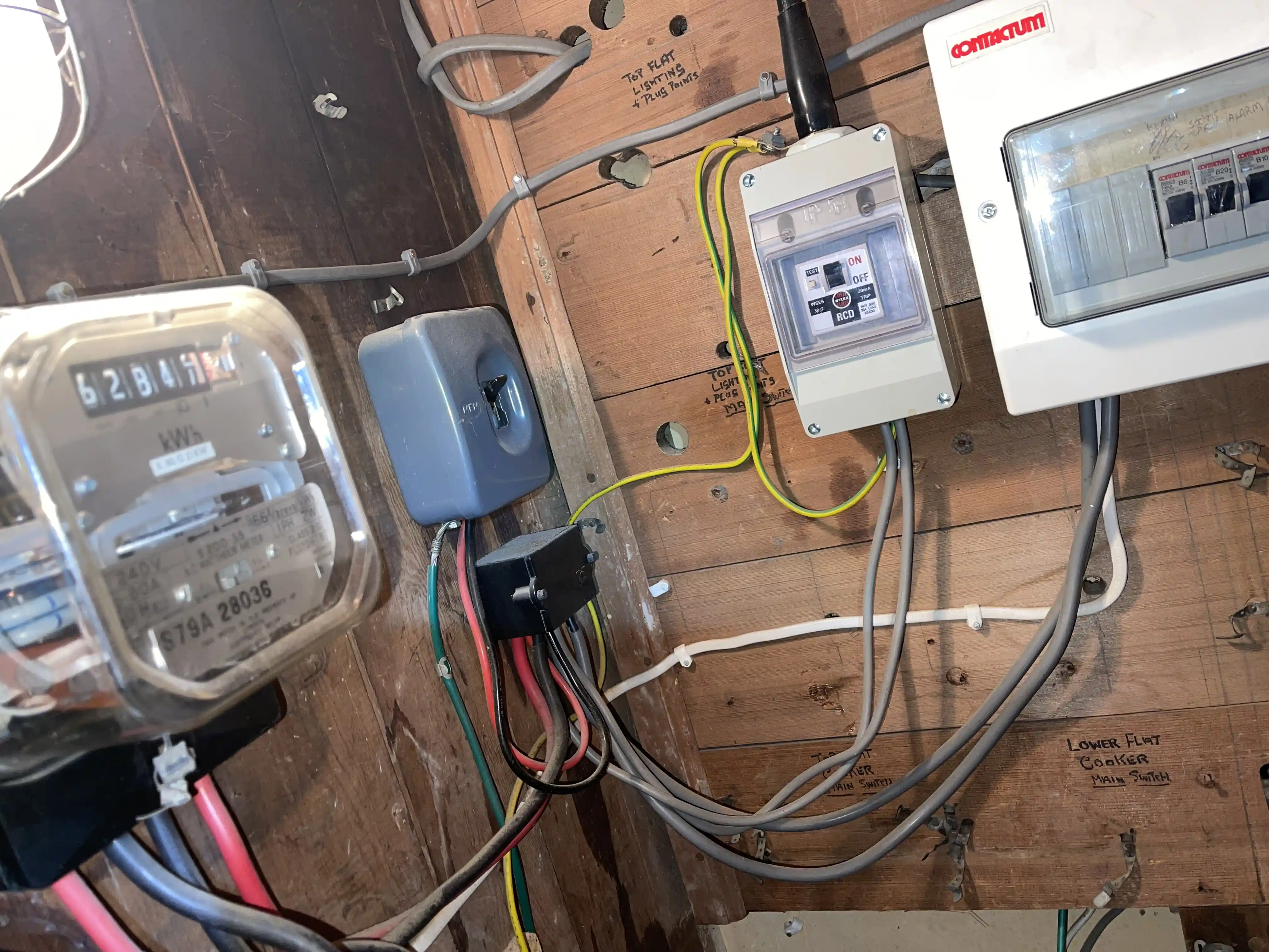 Emergency Electrician 24 hour Newington